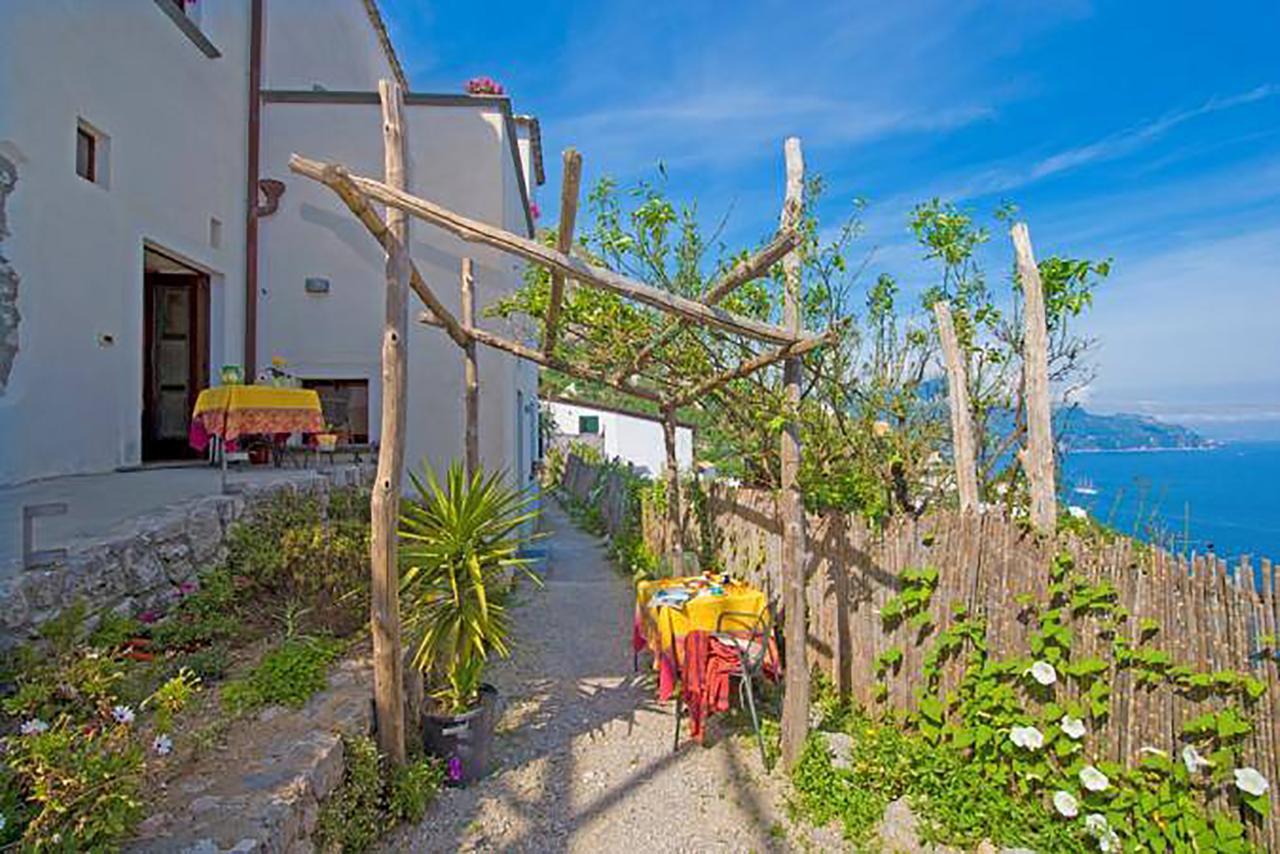 L'Antico Borgo Dei Limoni Bed & Breakfast Amalfi Bagian luar foto